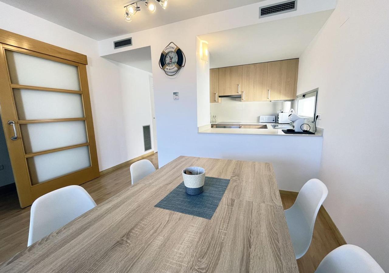 2-Bedroom Brand New Apartment Steps From The Beach Llança Buitenkant foto