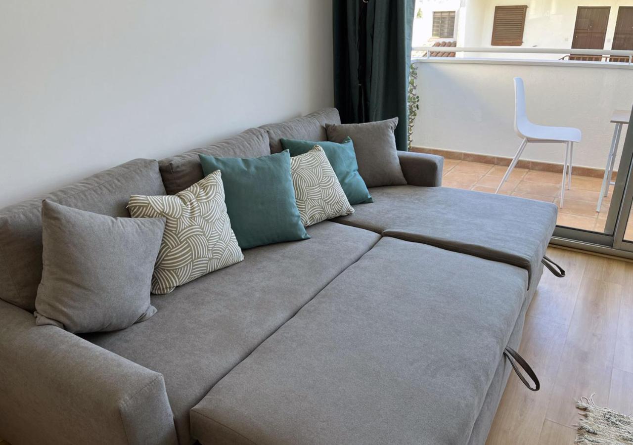 2-Bedroom Brand New Apartment Steps From The Beach Llança Buitenkant foto