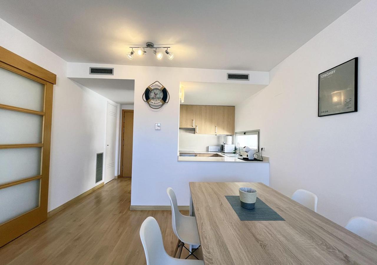 2-Bedroom Brand New Apartment Steps From The Beach Llança Buitenkant foto