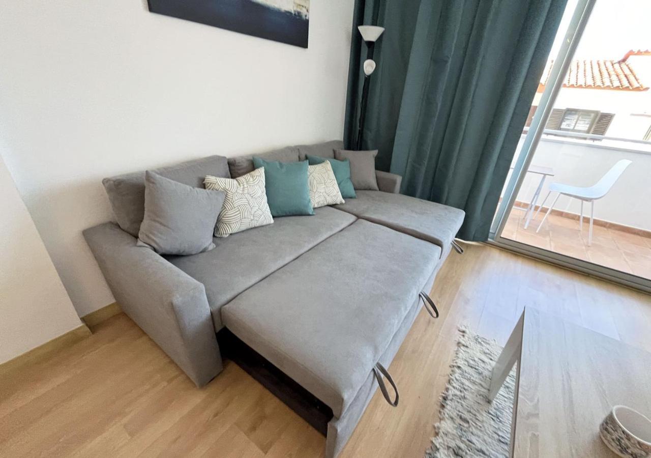 2-Bedroom Brand New Apartment Steps From The Beach Llança Buitenkant foto